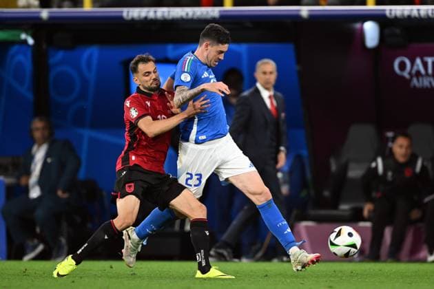 DORTMUND - (l-r) Nedim Bajrami of Albania, Alessandro Bastoni of Italy during the UEFA EURO, EM, Europameisterschaft,Fussball 2024 group B match between Italy and Albania at Signal Iduna Park on June 15, 2024 in Dortmund, Germany. ANP Hollandse Hoogte UEFA EURO 2024 2024 xVIxANPxSportx xGerritxvanxKeulenxIVx 501177651 originalFilename: 501177651.jpg