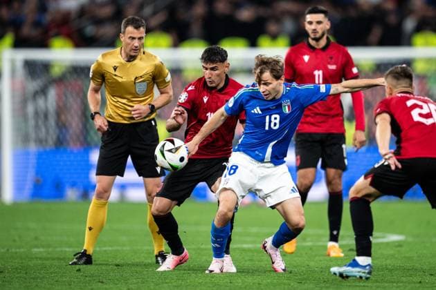 240615 Qazim Laci of Albania and Nicolo Barella of Italy during the UEFA Euro 2024 Football Championship match between Italy and Albania on June 15, 2024 in Dortmund Photo Jesper Zerman BILDBYRAN kod JZ JZ0538 fotboll football soccer fotballs em europamästerskap em uefa euro uefa european football championship euro 2024 italy albanien albania bbeng  Copyright: JESPERxZERMAN BB240615JZ091