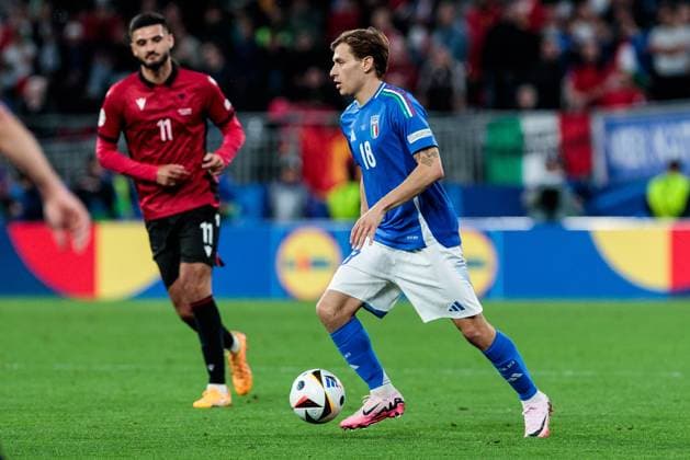 UEFA EURO 2024 Group match Italy Albania 15 06 2024 Nicolo Barella Italy, 18 on the ball UEFA EURO 2024 Group match Italy Albania BVB Stadion Dortmund, Dortmund on 15 06 2024 Copyright: xBEAUTIFULxSPORTS Meuselx