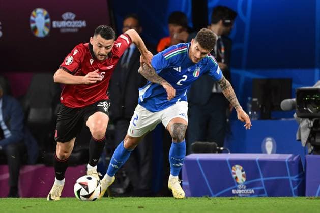 DORTMUND - (l-r) Arber Hoxha of Albania, Giovanni Di Lorenzo of Italy during the UEFA EURO, EM, Europameisterschaft,Fussball 2024 group B match between Italy and Albania at Signal Iduna Park on June 15, 2024 in Dortmund, Germany. ANP Hollandse Hoogte UEFA EURO 2024 2024 xVIxANPxSportx xGerritxvanxKeulenxIVx 501178840 originalFilename: 501178840.jpg