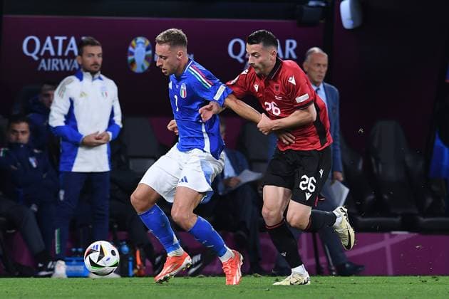 Soccer UEFA EURO 2024 Group Stage 1 Matchday Italy Albania on 15 06 2024 at BVB Stadion Dortmund in Dortmund Davide Frattesi Italy , left Arber Hoxha Albania , right xRx