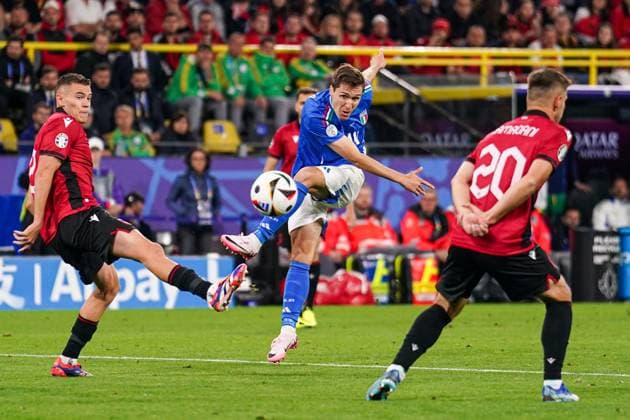 2024-06-15 Italy v Albania - Group B - UEFA EURO, EM, Europameisterschaft,Fussball 2024 DORTMUND, GERMANY - JUNE 15: Federico Chiesa of Italy shoots during the Group B - UEFA EURO 2024 match between Italy and Albania at Signal Iduna Park on June 15, 2024 in Dortmund, Germany. (Photo by Joris Verwijst BSR Agency) Dortmund Germany Content not available for redistribution in The Netherlands directly or indirectly through any third parties. Copyright: xBSRxAgencyx