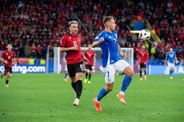 Davide Frattesi Italy, 07 in duel with Taulan Seferi Albania, 15 , GER, Italy ITA vs Albania ALB , European Football Championship, UEFA EURO 2024, Group B, Matchday 1, 15 06 2024 GER, Italy ITA vs Albania ALB , European Football Championship, UEFA EURO 2024, Group B, Matchday 1, 15 06 2024 Dortmunf Copyright: xEibner-Pressefoto Memmlerx EP_MMR