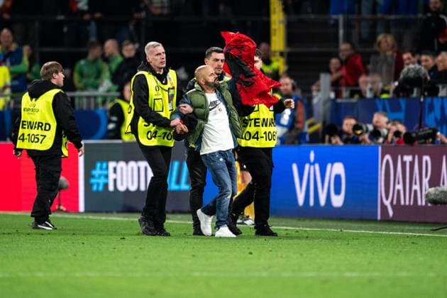 240615 A pitch invader is escorted off the pitch during the UEFA Euro 2024 Football Championship match between Italy and Albania on June 15, 2024 in Dortmund Photo Jesper Zerman BILDBYRAN kod JZ JZ0538 fotboll football soccer fotball fotballs em europamästerskap em uefa euro uefa european football championship euro 2024 italy albanien albania bbeng publik  Copyright: JESPERxZERMAN BB240615JZ104