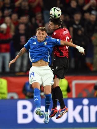 Sport Bilder des Tages DORTMUND - (l-r) Mateo Retegui of Italy, Berat Djimsiti of Albania during the UEFA EURO, EM, Europameisterschaft,Fussball 2024 group B match between Italy and Albania at Signal Iduna Park on June 15, 2024 in Dortmund, Germany. ANP Hollandse Hoogte UEFA EURO 2024 2024 xVIxANPxSportx xGerritxvanxKeulenxIVx 501179620 originalFilename: 501179620.jpg
