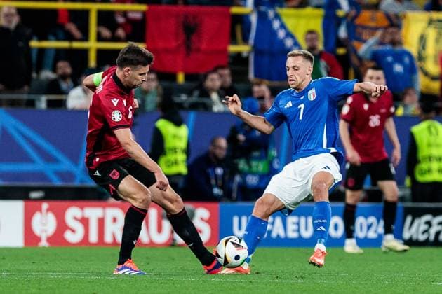UEFA EURO 2024 group match Italy Albania 15 06 2024 duel Berat Djimsiti Albania, 6 , Davide Frattesi Italy, 7 UEFA EURO 2024 group match Italy Albania BVB Stadion Dortmund, Dortmund on 15 06 2024 Copyright: xBEAUTIFULxSPORTS Meuselx