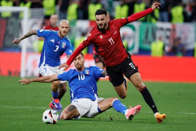 Italy v Albania: Group B - UEFA EURO, EM, Europameisterschaft,Fussball 2024 Lorenzo Pellegrini of Italy and Armando Broja of Albania challenge during the UEFA EURO 2024 group stage match between Italy and Albania at Football Stadium Dortmund on June 15, 2024 in Dortmund, Germany. Dortmund Football Stadium Dortmund Germany Germany Copyright: xRichardxSellers Sportsphoto APLx 14040750