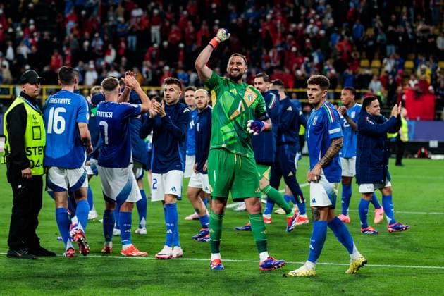 UEFA EURO 2024 Group match Italy Albania 15 06 2024 The Italian national team celebrate victory Gianluigi Donnarumma Italy, 1 UEFA EURO 2024 Group match Italy Albania BVB Stadion Dortmund, Dortmund on 15 06 2024 Copyright: xBEAUTIFULxSPORTS Meuselx