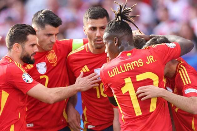 2024-06-15 Spain v Croatia - Group B - UEFA EURO, EM, Europameisterschaft,Fussball 2024 BERLIN, GERMANY - JUNE 15: Fabian Ruiz of Spain celebrates his goal with Rodri of Spain, Alvaro Morata of Spain, Nacho of Spain and Nico Williams of Spain during the Group B - UEFA EURO 2024 match between Spain and Croatia at Olympiastadion on June 15, 2024 in Berlin, Germany. (Photo by Peter Lous BSR Agency) Berlin Germany Content not available for redistribution in The Netherlands directly or indirectly through any third parties. Copyright: xBSRxAgencyx