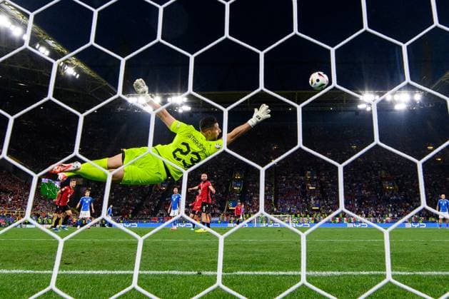 240615 goalkeeper Thomas Strakosha of Albania during the UEFA Euro 2024 Football Championship match between Italy and Albania on June 15, 2024 in Dortmund Photo Jesper Zerman BILDBYRAN kod JZ JZ0538 fotboll football soccer fotballs em europamästerskap em uefa euro uefa european football championship euro 2024 italy albanien albania bbeng  Copyright: JESPERxZERMAN BB240615JZ113