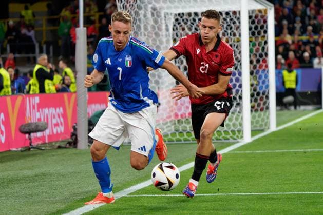 Davide Frattesi of Italy in action against Kristjan Asllani of Albania during UEFA EURO, EM, Europameisterschaft,Fussball 2024 - Italy vs Albania, UEFA European Football Championship in Dortmund, Germany, June 15 2024  Copyright: xEmmanuelexMastrodonato IPAxSportx xx IPA_47154285 IPA_Agency_IPA47154285