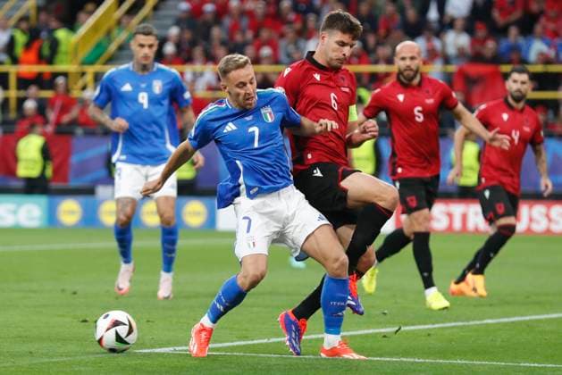 Italy v Albania UEFA EURO, EM, Europameisterschaft,Fussball 2024 Group B Davide Frattesi of Italy and Berat Djimsiti of Albania in action during the UEFA Euro 2024 Group B match between Italy and Albania at Signal Iduna Park, Dortmund Copyright: xPaulxChestertonx FIL-20282-0116 UK Newspapers OUT