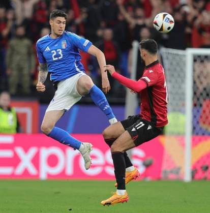 Italy v Albania UEFA EURO, EM, Europameisterschaft,Fussball 2024 Group B Alessandro Bastoni of Italy and Armando Broja of Albania in action during the UEFA Euro 2024 Group B match between Italy and Albania at Signal Iduna Park, Dortmund Copyright: xPaulxChestertonx FIL-20282-0120 UK Newspapers OUT