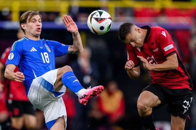 240615 Nicolo Barella of Italy and Kristjan Asllani of Albania during the UEFA Euro 2024 Football Championship match between Italy and Albania on June 15, 2024 in Dortmund Photo Jesper Zerman BILDBYRAN kod JZ JZ0538 fotboll football soccer fotballs em europamästerskap em uefa euro uefa european football championship euro 2024 italy albanien albania bbeng  Copyright: JESPERxZERMAN BB240615JZ156