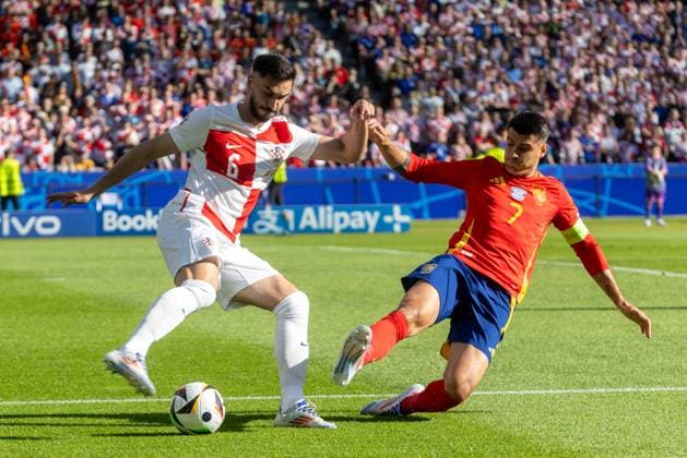 Spain v Croatia - UEFA EURO, EM, Europameisterschaft,Fussball 2024 Josip Sutalo, Alvaro Morata are playing during the UEFA Euro 2024 Group B match between Spain v Croatia, at the Olympiastadion Berlin in Berlin, Germany, on June 15, 2024. Berlin Germany  Copyright: xAndrzejxIwanczukx originalFilename:iwanczuk-spainvcr240615_np1Jc.jpg