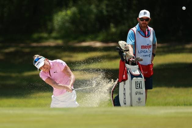 Meijer LPGA, Golf Damen Classic Lexi Thompson of the United States hits out of the bunker on the 10th hole during Day Three of the Meijer LPGA Classic for Simply Give golf tournament at Blythefield Country Club in Belmont, MI, USA Saturday, June 15, 2024. Belmont Michigan United States  Copyright: xJorgexLemusx originalFilename:lemus-meijerlp240615_np34y.jpg