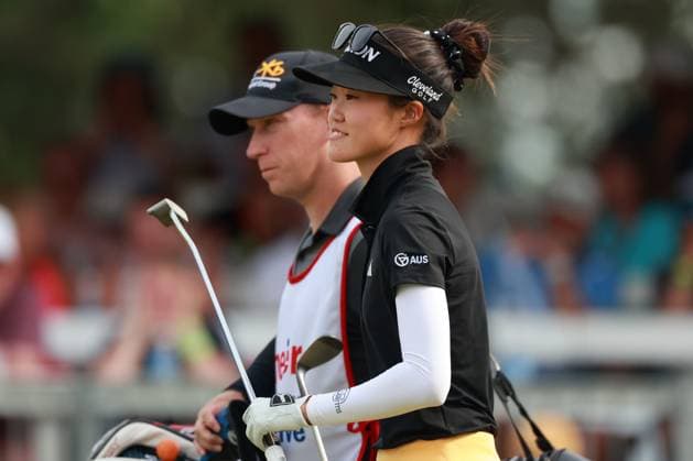 Meijer LPGA, Golf Damen Classic Grace Kim of Sydney, Australia walks with her caddie on the 18th green during the third round of the Meijer LPGA Classic for Simply Give golf tournament at Blythefield Country Club in Belmont, MI, USA Saturday, June 15, 2024. Belmont Michigan United States  Copyright: xAmyxLemusx originalFilename:lemus-meijerlp240615_np5Zs.jpg