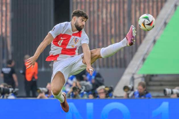 GER, Berlin, Football, Spain vs. Croatia, Group B, Group stage, UEFA EURO 2024, MD3, SP1, Olympia Stadion Berlin, Josko Gvardiol Croatia , ball reception in the air, jumps, 15 06 2024, Copyright: HMBxMedia UwexKoch