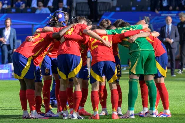 GER, Berlin, Football, Spain vs Croatia, Group B, Group stage, UEFA EURO 2024, MD3, SP1, Olympia Stadion Berlin, The Spanish national team prepares for the match, Circle,, 15 06 2024, Copyright: HMBxMedia UwexKoch
