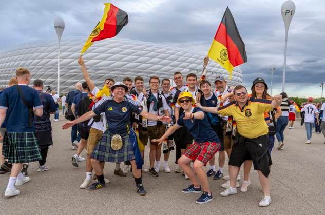 14 06 2024, Football UEFA EURO 2024, preliminary round, 1 match day, opening match Germany Scotland, in the Munich Football Arena Fan fraternization before the match on the Esplanande Both nations united in peace