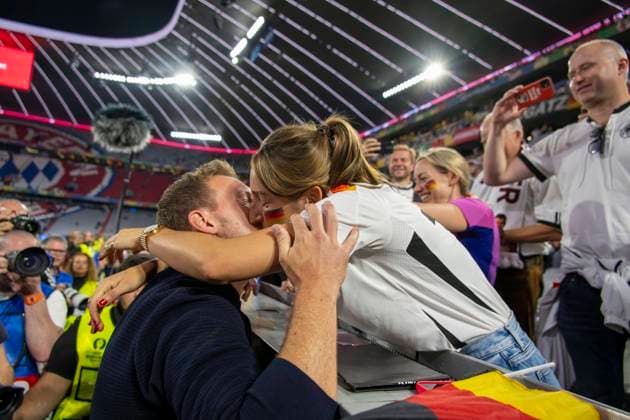14 06 2024, Football UEFA EURO 2024, preliminary round, match day 1, opening match Germany Scotland, in the Football Arena Munich Coach Julian Nagelsmann Germany after the match with his friends and family, his girlfriend Lena Wurzenberger kisses him