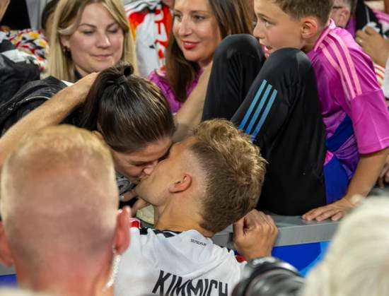 14 06 2024, Football UEFA EURO 2024, preliminary round, match day 1, opening match Germany Scotland, at the Fußball Arena München Joshua Kimmich FC Bayern München kisses his wife Lina after the match