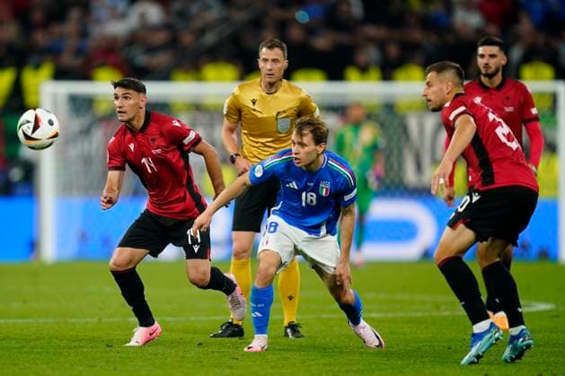 GER: Italy v Albania. UEFA EURO, EM, Europameisterschaft,Fussball 2024 Qazim Laci of Albania and Nicolo Barella of Italy during the UEFA Euro 2024 match between Italy and Albania, Group B, date 1, played at BVB Stadion on June 15, 2024 in Dortmund, Germany. kpng Copyright: xSergioxRuizx xPRESSINPHOTOx PS_240615_ITA_ALB_064