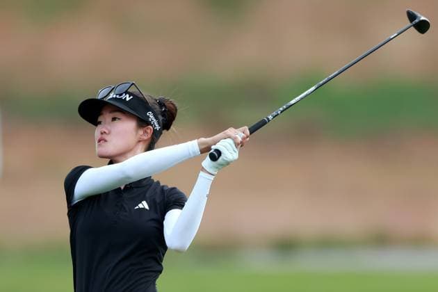 Meijer LPGA, Golf Damen Classic Grace Kim of Sydney, Australia hits from the fairway to the 18th green during the third round of the Meijer LPGA Classic for Simply Give golf tournament at Blythefield Country Club in Belmont, MI, USA Saturday, June 15, 2024. Belmont Michigan United States  Copyright: xAmyxLemusx originalFilename:lemus-meijerlp240615_np9BH.jpg