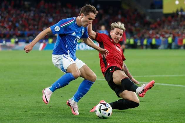 Italy v Albania UEFA EURO, EM, Europameisterschaft,Fussball 2024 Group B Federico Chiesa of Italy and Taulant Seferi of Albania in action during the UEFA Euro 2024 Group B match between Italy and Albania at Signal Iduna Park, Dortmund Copyright: xPaulxChestertonx FIL-20282-0154 UK Newspapers OUT