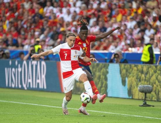 Football, Men, Season 2023 24, UEFA Euro 20204, Group B 1 Matchday in Berlin, Spain Croatia, v l Lovro Majer Croatia , Nico Williams Spain , 15 06 2024, Copyright: xMatthiasxKochx