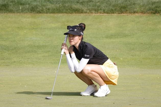 GRAND RAPIDS, MI - JUNE 15: LPGA, Golf Damen golfer Grace Kim lines up her putt on the 16th hole during the LPGA Meijer LPGA Classic for Simply Give on June 15th, 2024, at Blythefield Country Club in Grand Rapids, Michigan. (Photo by Brian Spurlock Icon Sportswire) GOLF: JUN 15 LPGA Meijer LPGA Classic for Simply Give EDITORIAL USE ONLY Icon2406156