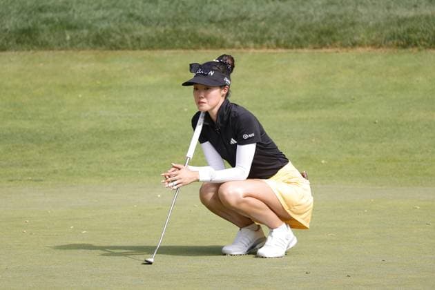 GRAND RAPIDS, MI - JUNE 15: LPGA, Golf Damen golfer Grace Kim lines up her putt on the 16th hole during the LPGA Meijer LPGA Classic for Simply Give on June 15th, 2024, at Blythefield Country Club in Grand Rapids, Michigan. (Photo by Brian Spurlock Icon Sportswire) GOLF: JUN 15 LPGA Meijer LPGA Classic for Simply Give EDITORIAL USE ONLY Icon2406157