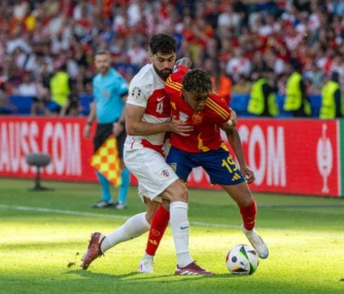 Football, Men, Season 2023 24, UEFA Euro 20204, Group B 1 Matchday in Berlin, Spain Croatia, v l Josko Gvardiol Croatia , Lamine Yamal Spain , 15 06 2024, Copyright: xMatthiasxKochx