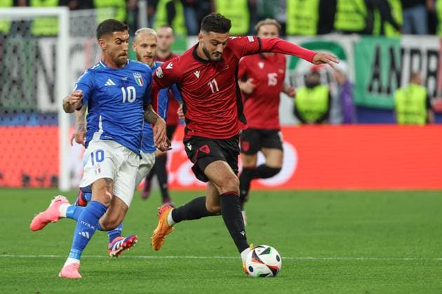 Euro 2024 Italy Albania on 15 06 2024 at Signal Iduna Park in Dortmund Lorenzo Pellegrini Italy 10 vs Armando Broja Albania 11 MH