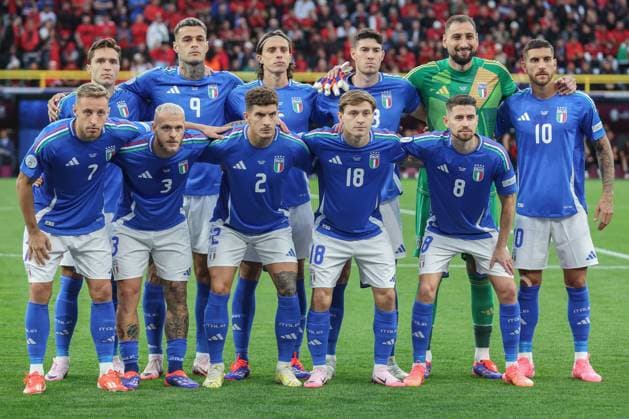 European Championship 2024 Italy Albania on 15 06 2024 at Signal Iduna Park in Dortmund Team photo Team photo Italy Davide Frattesi Italy 7 , Federico Dimarco Italy 3 , Giovanni Di Lorenzo Italy 2 , Nicolo Barella Italy 18 , Jorge Luiz Frello Filho Jorginho Italy 8 , Federico Chiesa Italy 14 , Gianluca Scamacca Italy 9 , Riccardo Calafiori Italy 5 , Alessandro Bastoni Italy 23 , Goalkeeper Gianluigi Donnarumma Italy 1 , Lorenzo Pellegrini Italy 10 MH