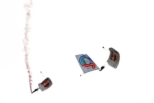 GRAND RAPIDS, MI - JUNE 15: Red Bull parachutists land on the golf course after the LPGA, Golf Damen Meijer LPGA Classic for Simply Give on June 15th, 2024, at Blythefield Country Club in Grand Rapids, Michigan. (Photo by Brian Spurlock Icon Sportswire) GOLF: JUN 15 LPGA Meijer LPGA Classic for Simply Give EDITORIAL USE ONLY Icon24061577