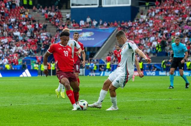 Football, Men, Season 2023 24, Euro 2024 Group A 1 Matchday in Cologne, Hungary Switzerland, v l Dan Ndoye Switzerland , Adam Nagy Hungary , 15 06 2024, Copyright: xSebastianxRäppold MatthiasxKochx