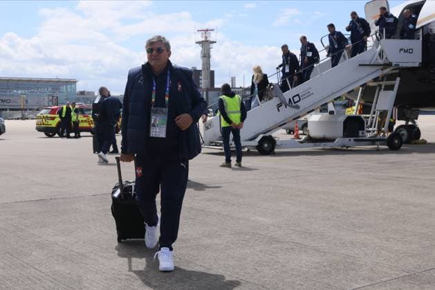 SERBIA FOOTBALL TEAM DRAGAN STOJKOVIC PIKSI selektor i trener fudbaler reprezentacije Srbije dolazak pred utakmicu UEFA Evropskog prvenstva 2024 godine protiv Engleske aerodrom Minster Osnabrik, Minster 15.06.2024. godine Foto: Fudbal, Reprezentacija, Srbija, UEFA Evropsko prvenstvo, EURO 2024FOOTBALL, SERBIA, UEFA European Championship, EM, Europameisterschaft EURO 2024 Muenster Muenster Osnabrueck airport Germany Copyright: xMarkoxMetlas xMNxPressx