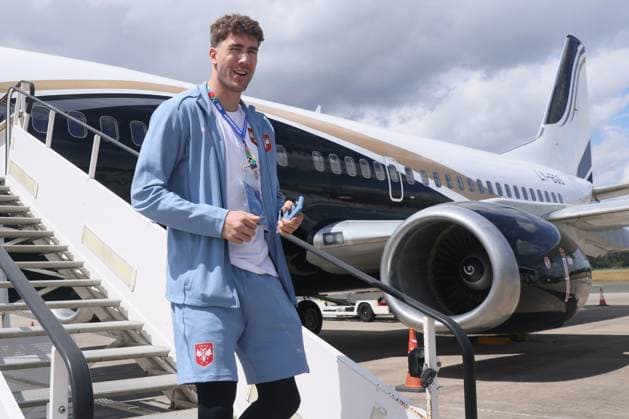 SERBIA FOOTBALL TEAM DUSAN VLAHOVIC fudbaler reprezentacije Srbije dolazak pred utakmicu UEFA Evropskog prvenstva 2024 godine protiv Engleske aerodrom Minster Osnabrik, Minster 15.06.2024. godine Foto: Fudbal, Reprezentacija, Srbija, UEFA Evropsko prvenstvo, EURO 2024FOOTBALL, SERBIA, UEFA European Championship, EM, Europameisterschaft EURO 2024 Muenster Muenster Osnabrueck airport Germany Copyright: xMarkoxMetlas xMNxPressx