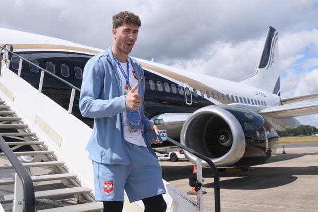 SERBIA FOOTBALL TEAM DUSAN VLAHOVIC fudbaler reprezentacije Srbije dolazak pred utakmicu UEFA Evropskog prvenstva 2024 godine protiv Engleske aerodrom Minster Osnabrik, Minster 15.06.2024. godine Foto: Fudbal, Reprezentacija, Srbija, UEFA Evropsko prvenstvo, EURO 2024FOOTBALL, SERBIA, UEFA European Championship, EM, Europameisterschaft EURO 2024 Muenster Muenster Osnabrueck airport Germany Copyright: xMarkoxMetlas xMNxPressx