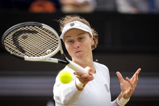 Tennis, WTA-Turnier in s Hertogenbosch ROSMALEN - Liudmila Samsonova (RUS) in action against Ekaterina Alexandrova (RUS) during the semi-finals of the Libema Open tennis tournament in Rosmalen. ANP SANDER KONING xVIxANPxSportx xxANPxIVx 501216447 originalFilename: 501216447.jpg