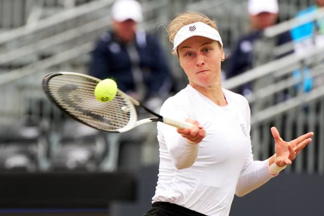 Tennis, WTA-Turnier in s Hertogenbosch Liudmila Samsonova returns a forehand to Ekaterina Alexandrova during the Womens Singles semi-finals match at the Libema Open Grass Court Championships at the Autotron on June 16, 2024 in s-Hertogenbosch, Netherlands (Photo by Camilla Stolen Imago) s-Hertogenbosch Netherlands Copyright: xCamillaxStolenx L2090069 1