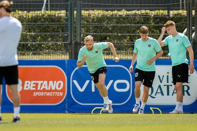 SOCCER - UEFA EURO, EM, Europameisterschaft,Fussball 2024 BERLIN,GERMANY,16.JUN.24 - SOCCER -UEFA EURO 2024, training Team AUT. Image shows Konrad Laimer (AUT) and the team of AUT.  GEPAxpictures xJohannesxFriedl
