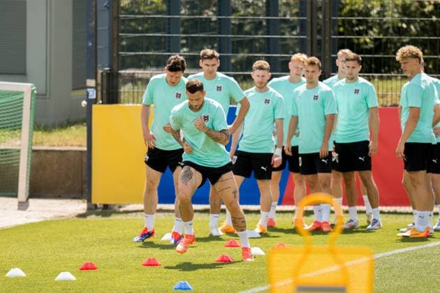 SOCCER - UEFA EURO, EM, Europameisterschaft,Fussball 2024 BERLIN,GERMANY,16.JUN.24 - SOCCER -UEFA EURO 2024, training Team AUT. Image shows Marko Arnautovic (AUT) and the team of AUT.  GEPAxpictures xJohannesxFriedl