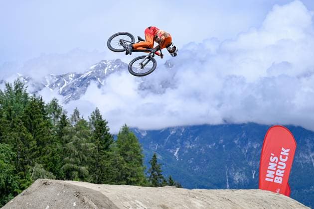 Sport Themen der Woche KW24 Sport Bilder des Tages CYCLING, MOUNTAINBIKE - Crankworx World Tour INNSBRUCK,AUSTRIA,16.JUN.24 - CYCLING, MOUNTAIN BIKE - Crankworx World Tour, Slopestyle. Image shows Tom Isted (GBR).  GEPAxpictures xDanielxSchoenherr