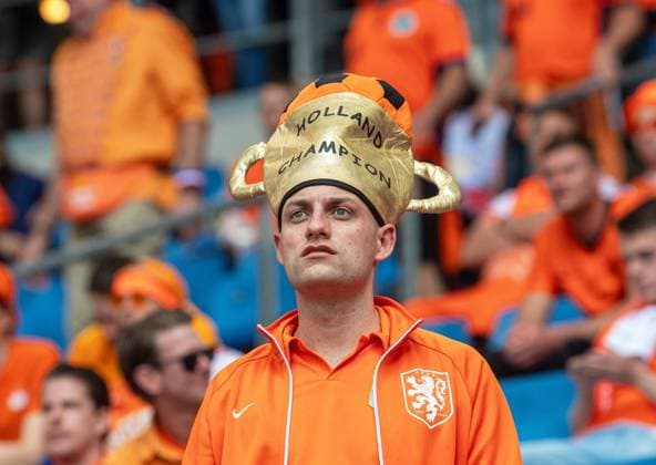 Soccer, Men, Season 2023 24, Euro 2024 Group D 1 Matchday in Hamburg, Poland Netherlands, Dutch fan with trophy as headgear, 16 06 2024, Copyright: xSebastianxRäppold MatthiasxKochx