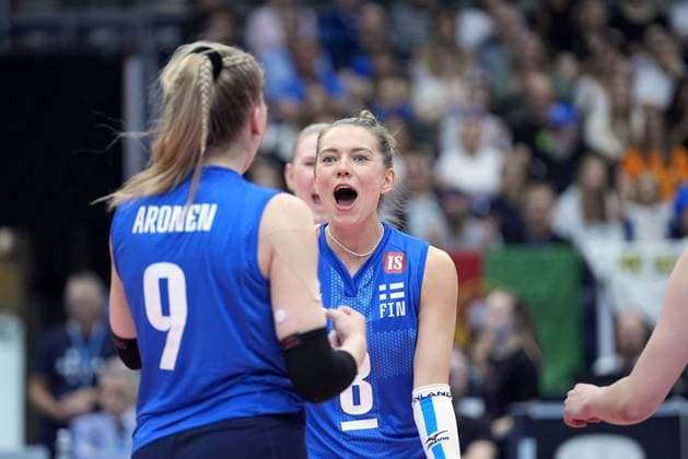 Volleyball, Frauen, CEV European Silver League, Finale, Finnland - Portugal Ada Aronen (L) and Kaisa Alanko of Finland celebrate a point during the 2024 CEV Women s Volleyball European Silver League final match between Finland and Portugal in Tampere, Finland, on June 16, 2024. Tampere Finland LKFTVX20240616151507GJGB  Copyright: xKallexParkkinenx LKFTVX20240616151507GJGB