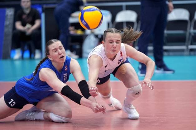 Volleyball, Frauen, CEV European Silver League, Finale, Finnland - Portugal Emilia Kääntä (L) and Netta Laaksonen of Finland dive for the ball during the 2024 CEV Women s Volleyball European Silver League final match between Finland and Portugal in Tampere, Finland, on June 16, 2024. Tampere Finland LKFTVX20240616153952PTXF  Copyright: xKallexParkkinenx LKFTVX20240616153952PTXF
