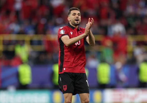 15 06 2024, European Football Championship, UEFA EURO 2024, Italy Albania, Group B, BVB Stadion Dortmund, v l , Nedim Bajrami Albania gives instructions, gesticulates, gesticulate with arms gives instructions, gesticulate Copyright: HMBxMedia