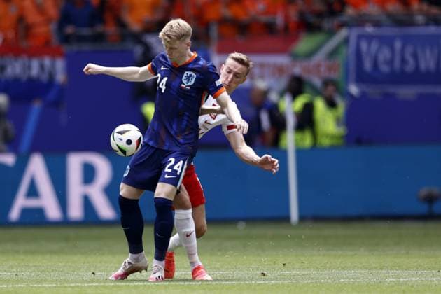 HAMBURG - (l-r) Jerdy Schouten of Holland, Adam Buksa of Poland during the UEFA EURO, EM, Europameisterschaft,Fussball 2024 group D match between Poland and the Netherlands at the Volksparkstadion on June 16, 2024 in Hamburg, Germany. ANP MAURICE VAN STEEN UEFA EURO 2024 2024 xVIxANPxSportx xxANPxIVx 501232516 originalFilename: 501232516.jpg